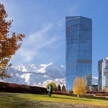 The Ritz-Carlton, Almaty Hotell Exteriör bild