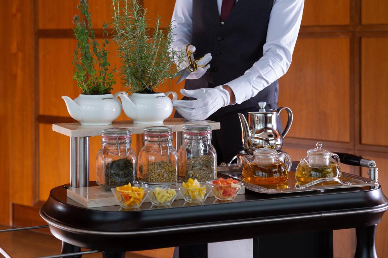 The Ritz-Carlton, Almaty Hotell Exteriör bild
