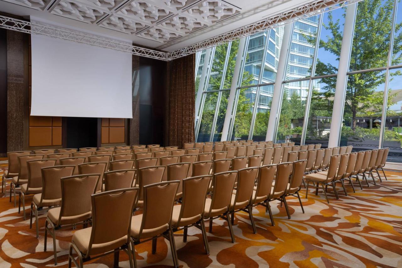 The Ritz-Carlton, Almaty Hotell Exteriör bild