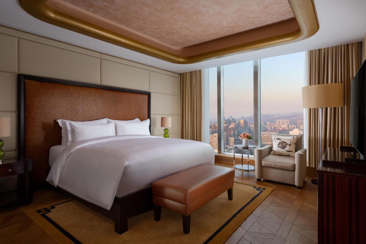 The Ritz-Carlton, Almaty Hotell Exteriör bild