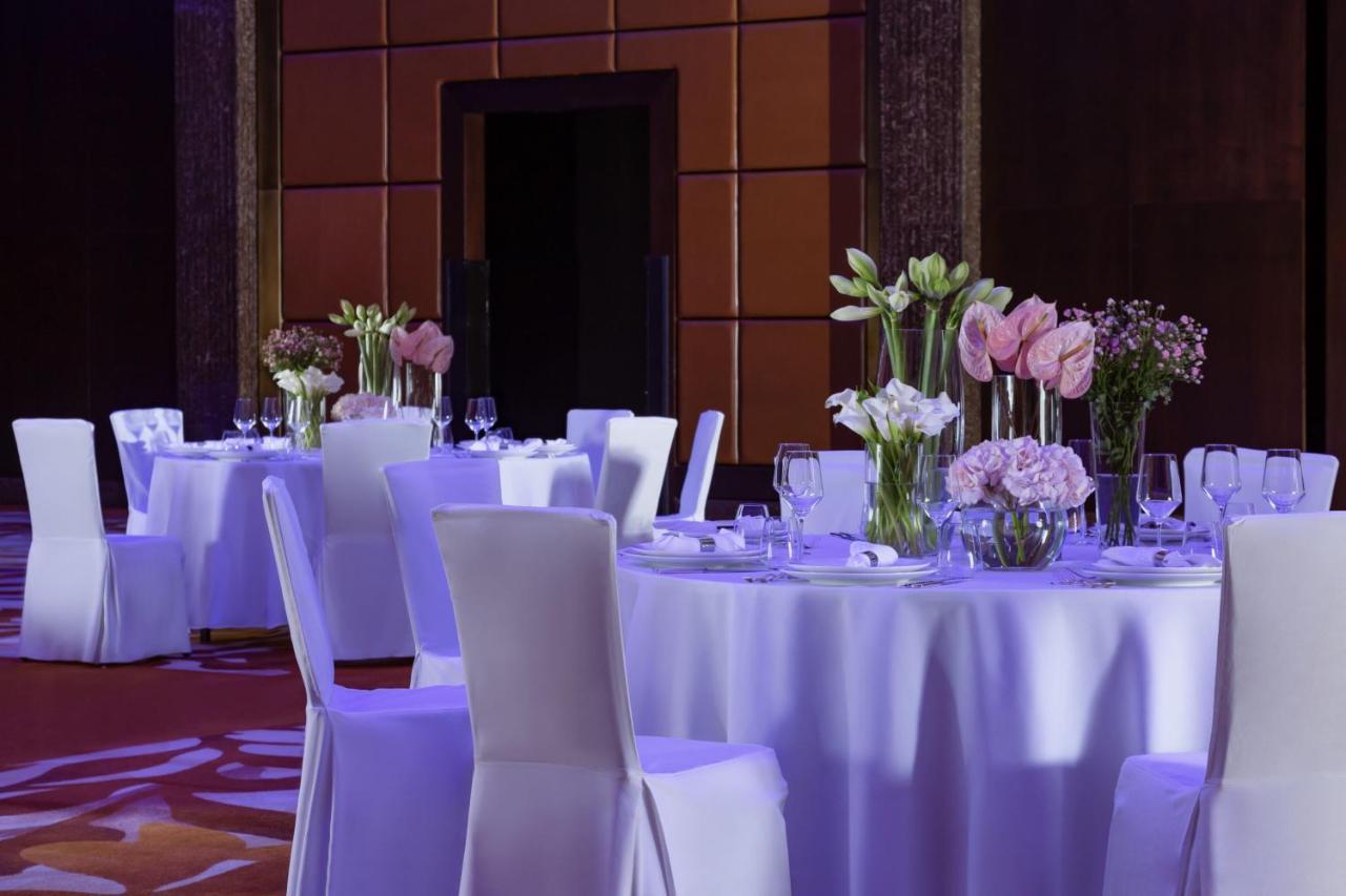 The Ritz-Carlton, Almaty Hotell Exteriör bild