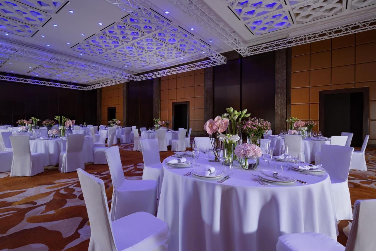The Ritz-Carlton, Almaty Hotell Exteriör bild