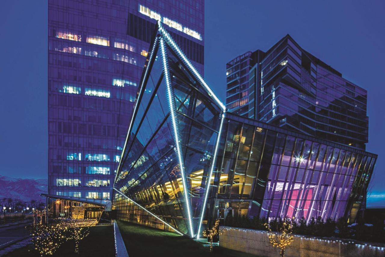 The Ritz-Carlton, Almaty Hotell Exteriör bild
