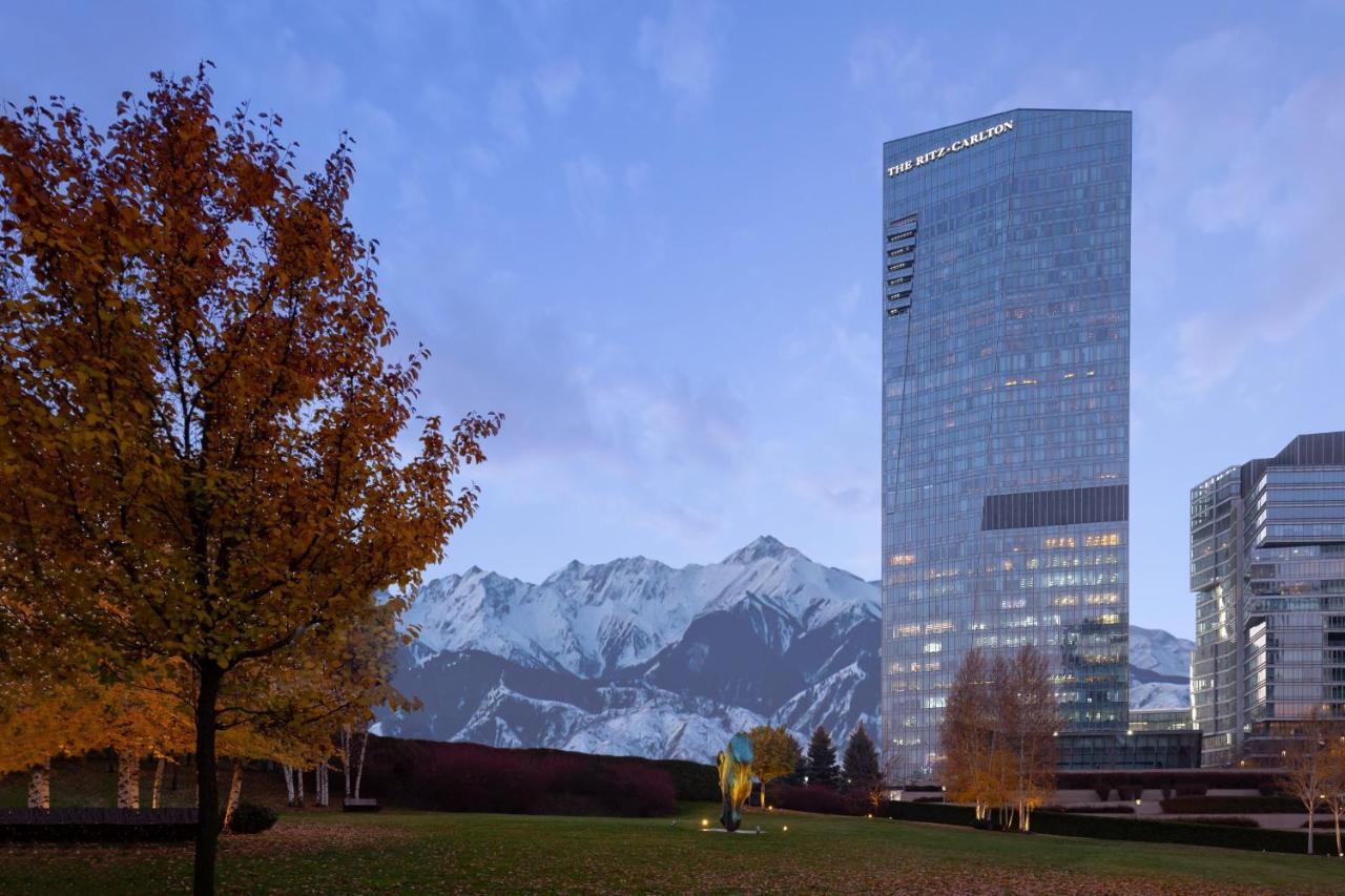 The Ritz-Carlton, Almaty Hotell Exteriör bild