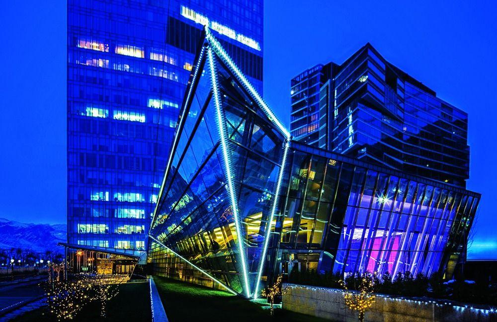 The Ritz-Carlton, Almaty Hotell Exteriör bild