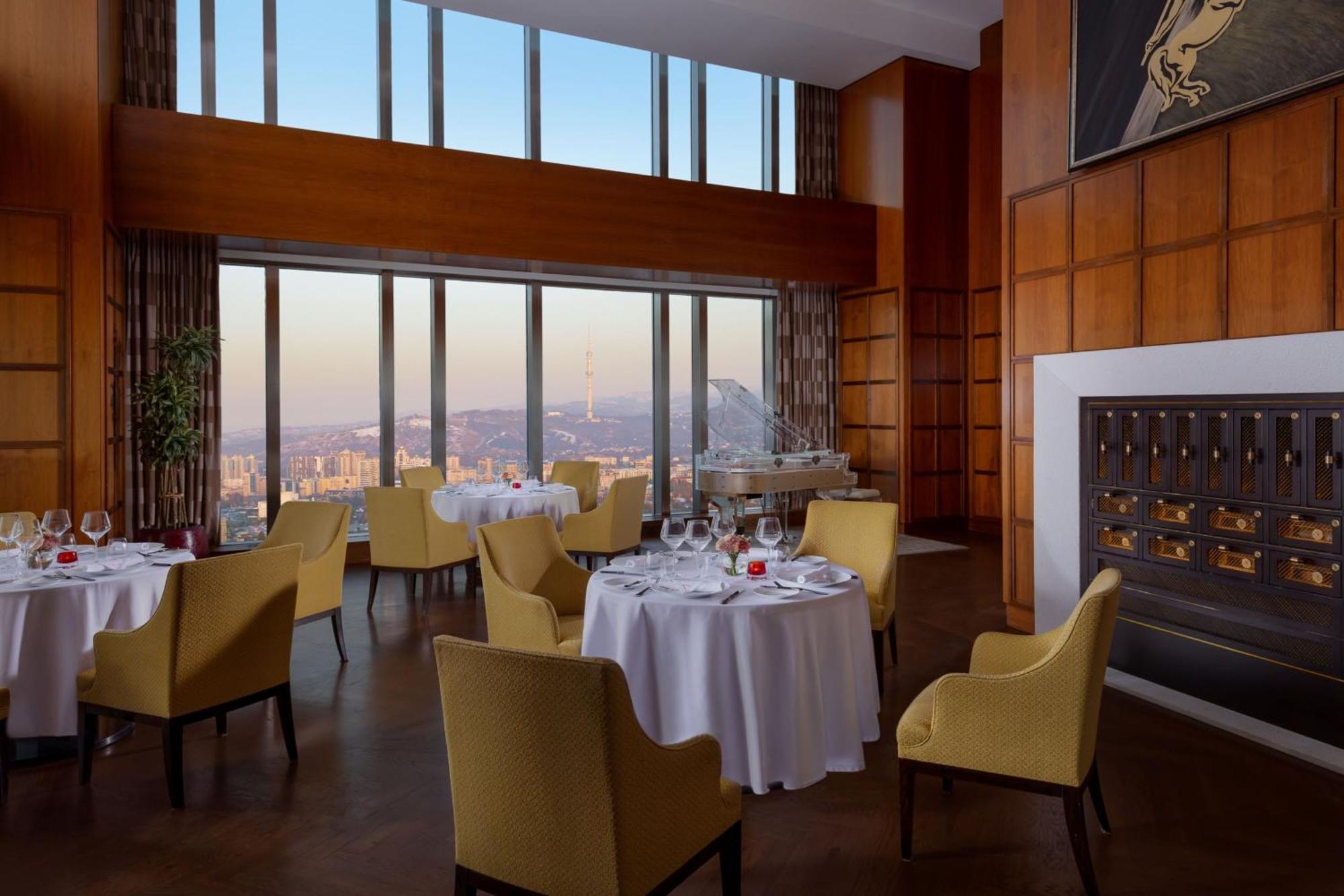 The Ritz-Carlton, Almaty Hotell Exteriör bild